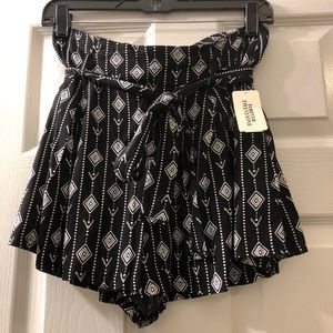 FOREVER 21 - BRAND NEW Black High Waisted Shorts